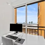 Sea View And Luxury On The 公寓 *