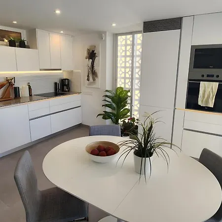 Sea View And Luxury On The شقة تورّيفيِخا