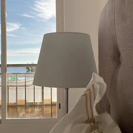 Sea View And Luxury On The شقة تورّيفيِخا