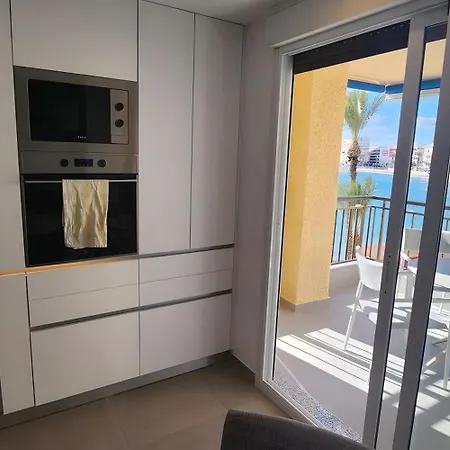 Sea View And Luxury On The شقة تورّيفيِخا