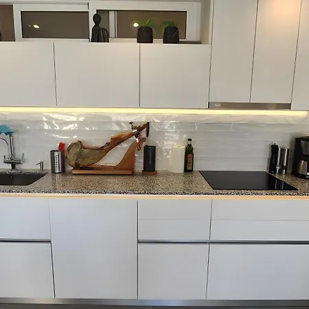 Sea View And Luxury On The شقة تورّيفيِخا